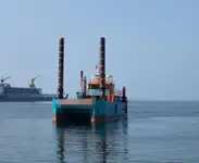 قوارب العمل للبيع