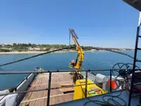 قوارب العمل للبيع