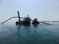 قوارب العمل للبيع