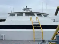 قارب طاقم للبيع