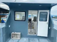 قارب طاقم للبيع