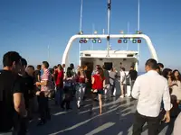 سفينة العبارة للبيع
