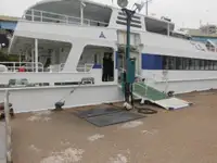 سفينة العبارة للبيع