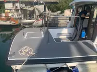 قارب إرشادي للبيع