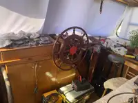 قوارب العمل للبيع