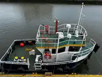 قوارب العمل للبيع