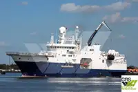 قوارب العمل للبيع