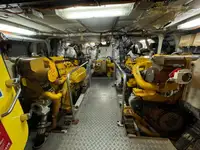 قارب طاقم للبيع