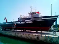 قارب طاقم للبيع
