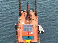 قوارب العمل للبيع