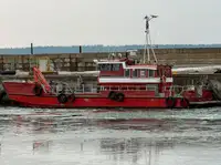 قوارب العمل للبيع