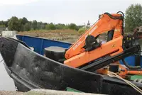 قوارب العمل للبيع