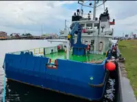 سفينة إمداد للبيع