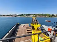 قوارب العمل للبيع