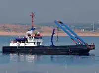 قوارب العمل للبيع